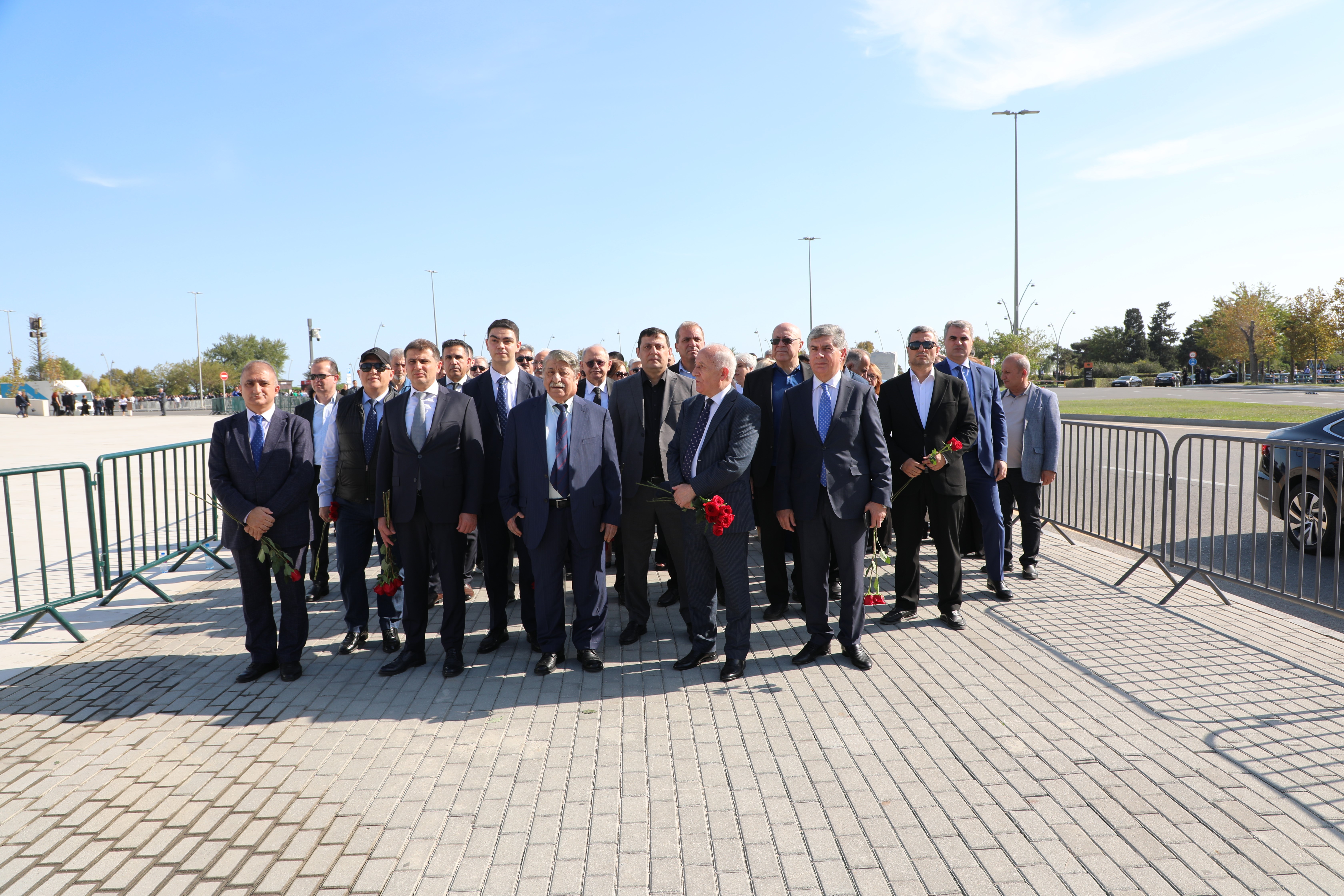 ​Əqli Mülkiyyət Agentliyinin rəhbərliyi və kollektivi Anım Günü ilə əlaqədar Zəfər parkını ziyarət ediblər
