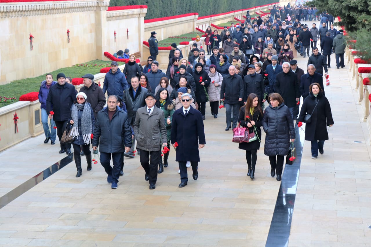 В канун 29 – ой годовщины трагедии 20 января коллектив Агентства по Интеллектуальной Собственности посетил Аллею Шехидов, чтобы почтить память жертв январских событий